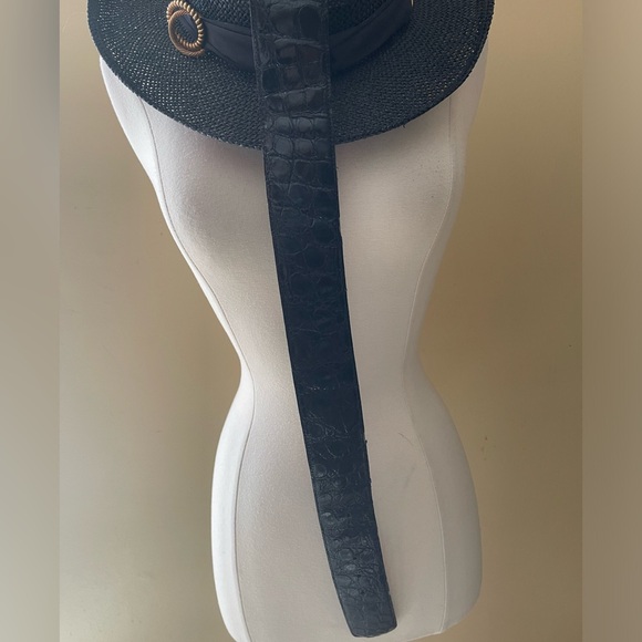 VINTAGE 80s Black Leather crocodile belt w/Gold Lion Buckle - Picture 6 of 7